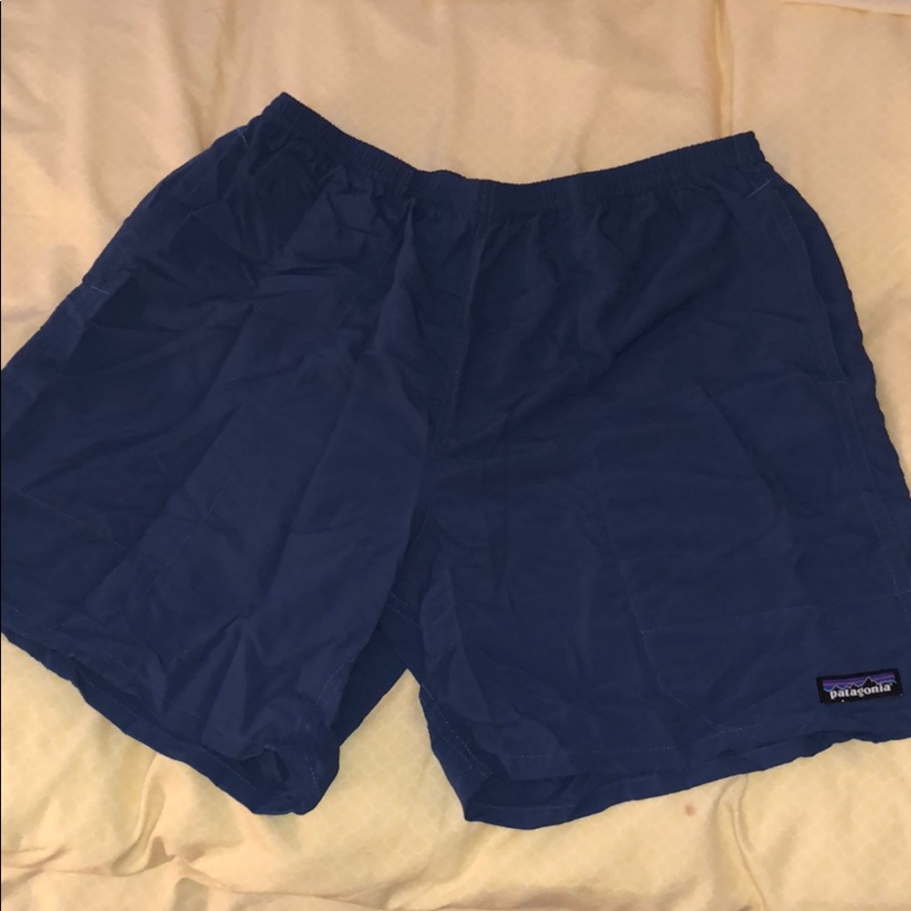 Patagonia men’s Size L hybrid shorts